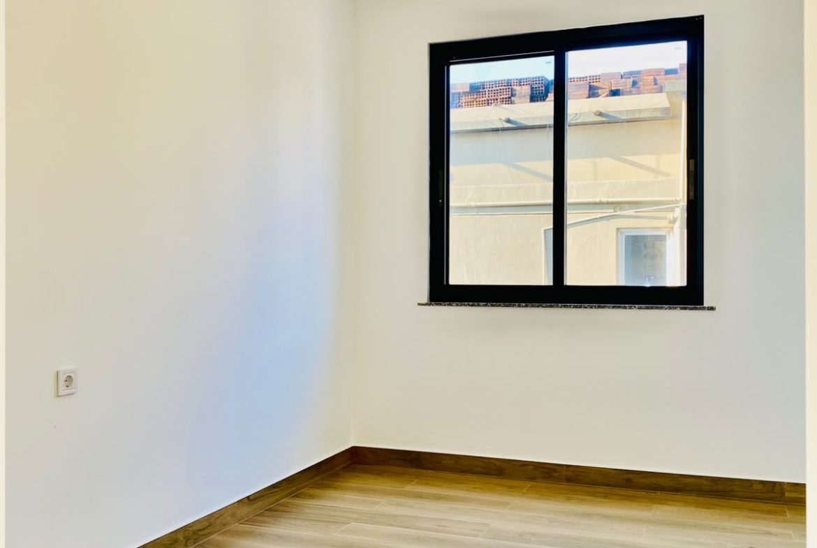 Vender: Apartamento T2 No Condomínio Flora