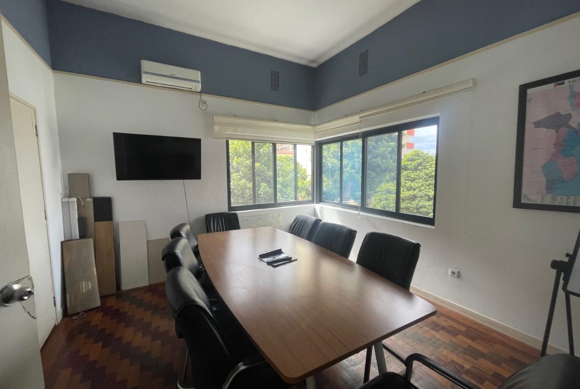 Vender: Moradia geminada T3 na Polana