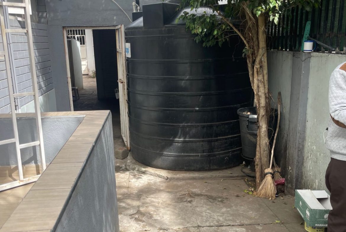 Vender: Moradia geminada T3 na Polana