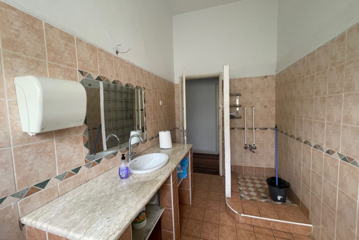 Vender: Moradia geminada T3 na Polana