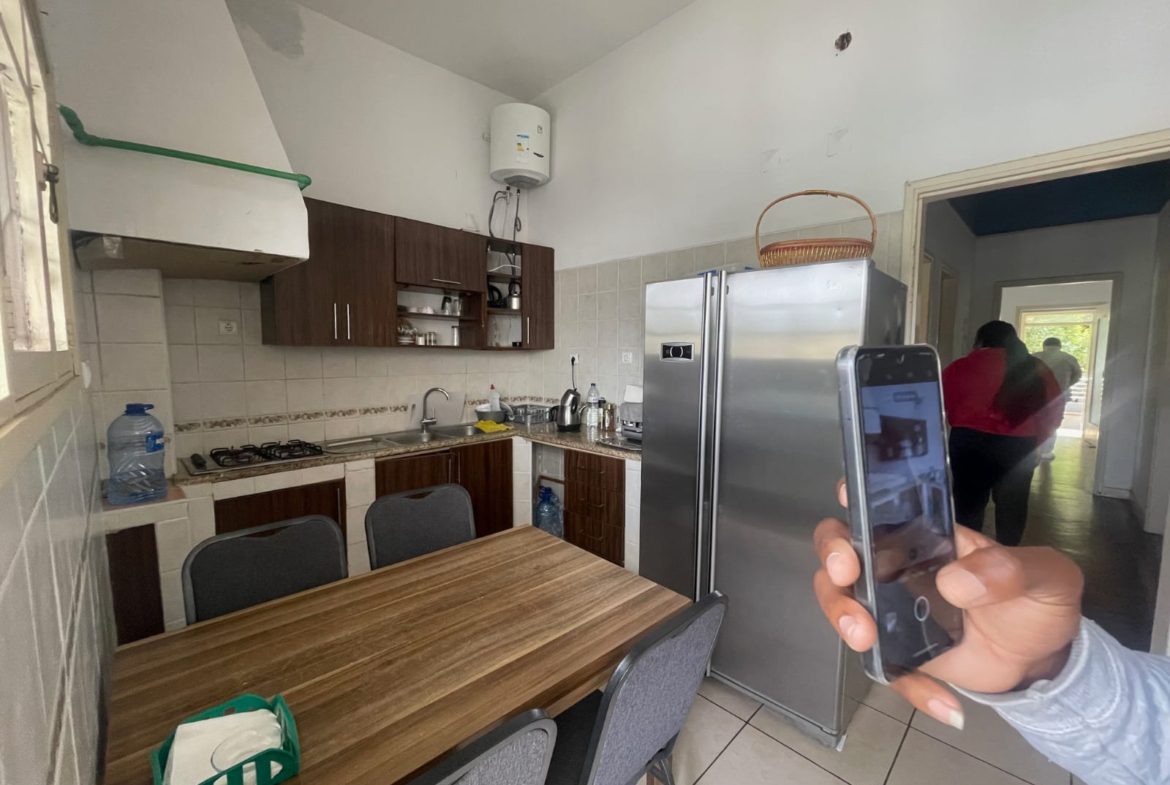 Vender: Moradia geminada T3 na Polana