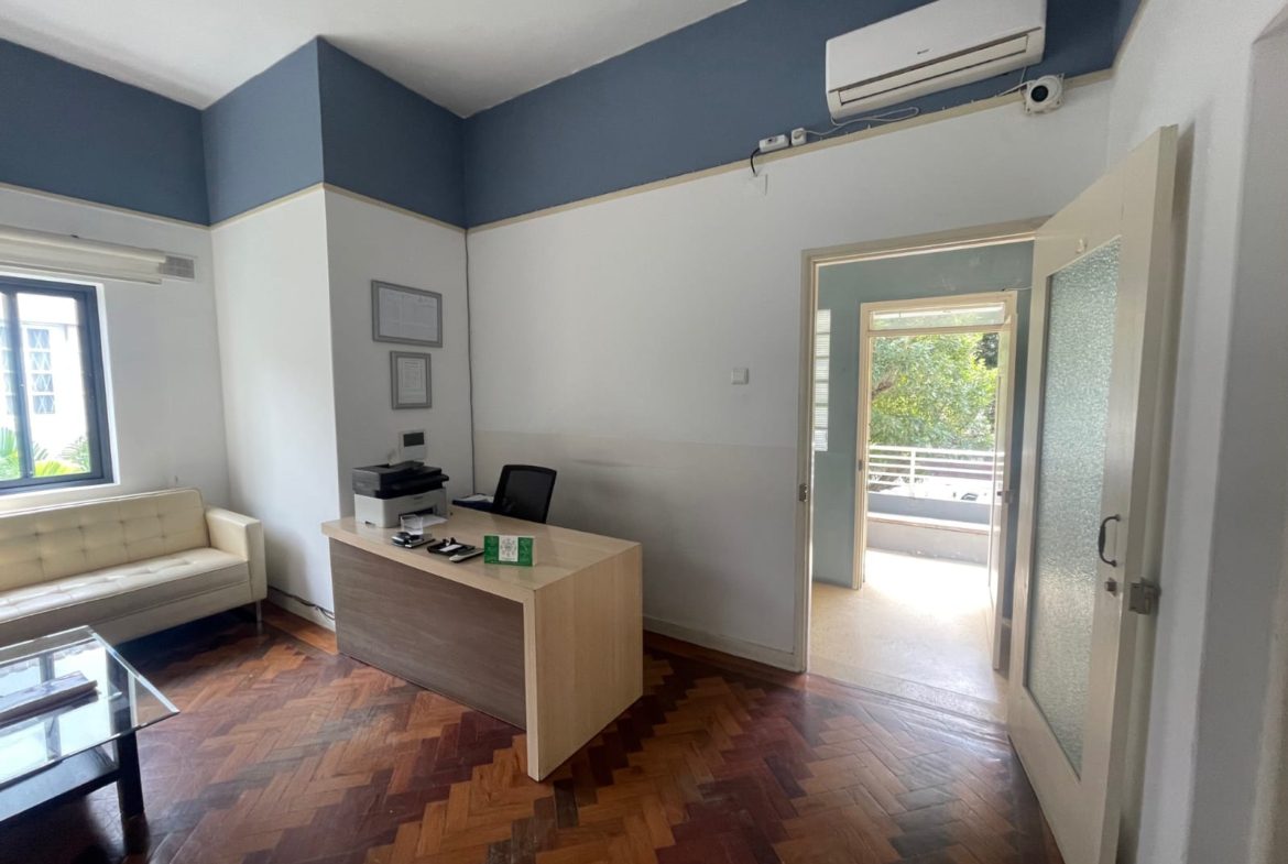 Vender: Moradia geminada T3 na Polana