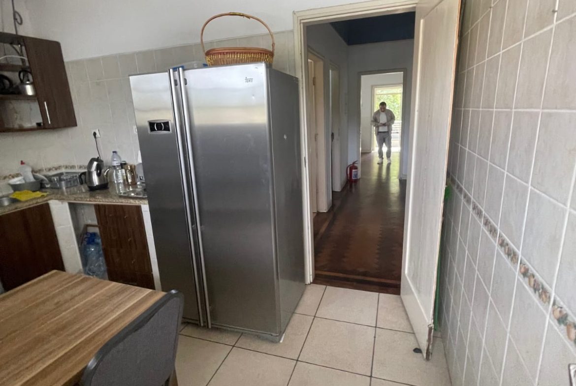 Vender: Moradia geminada T3 na Polana