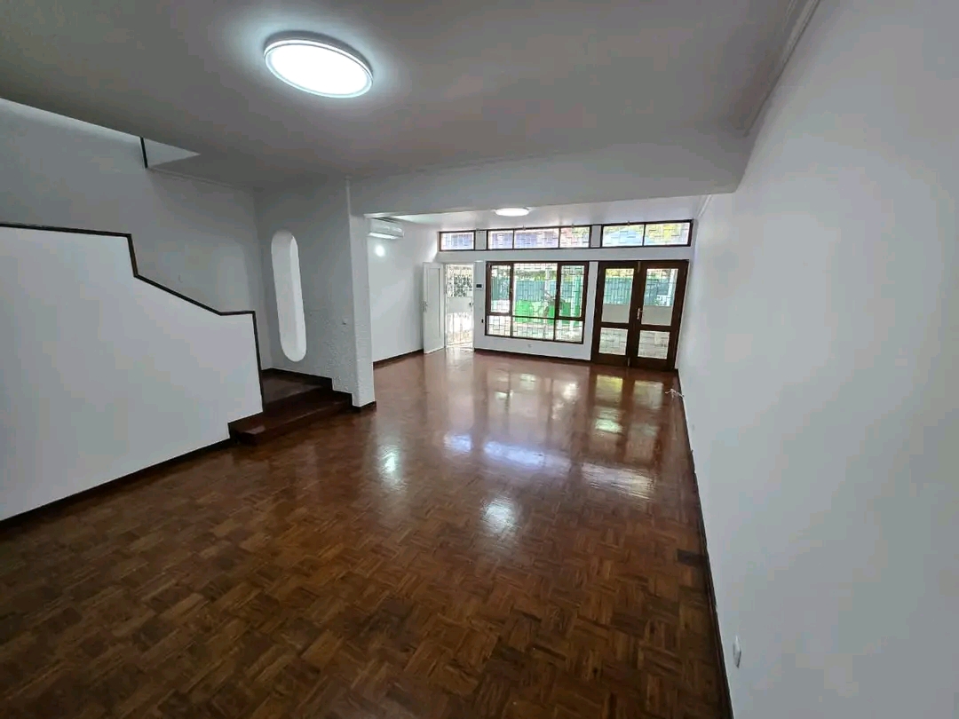 Arrendar: Deslumbrante Moradia Duplex T4 na Coop