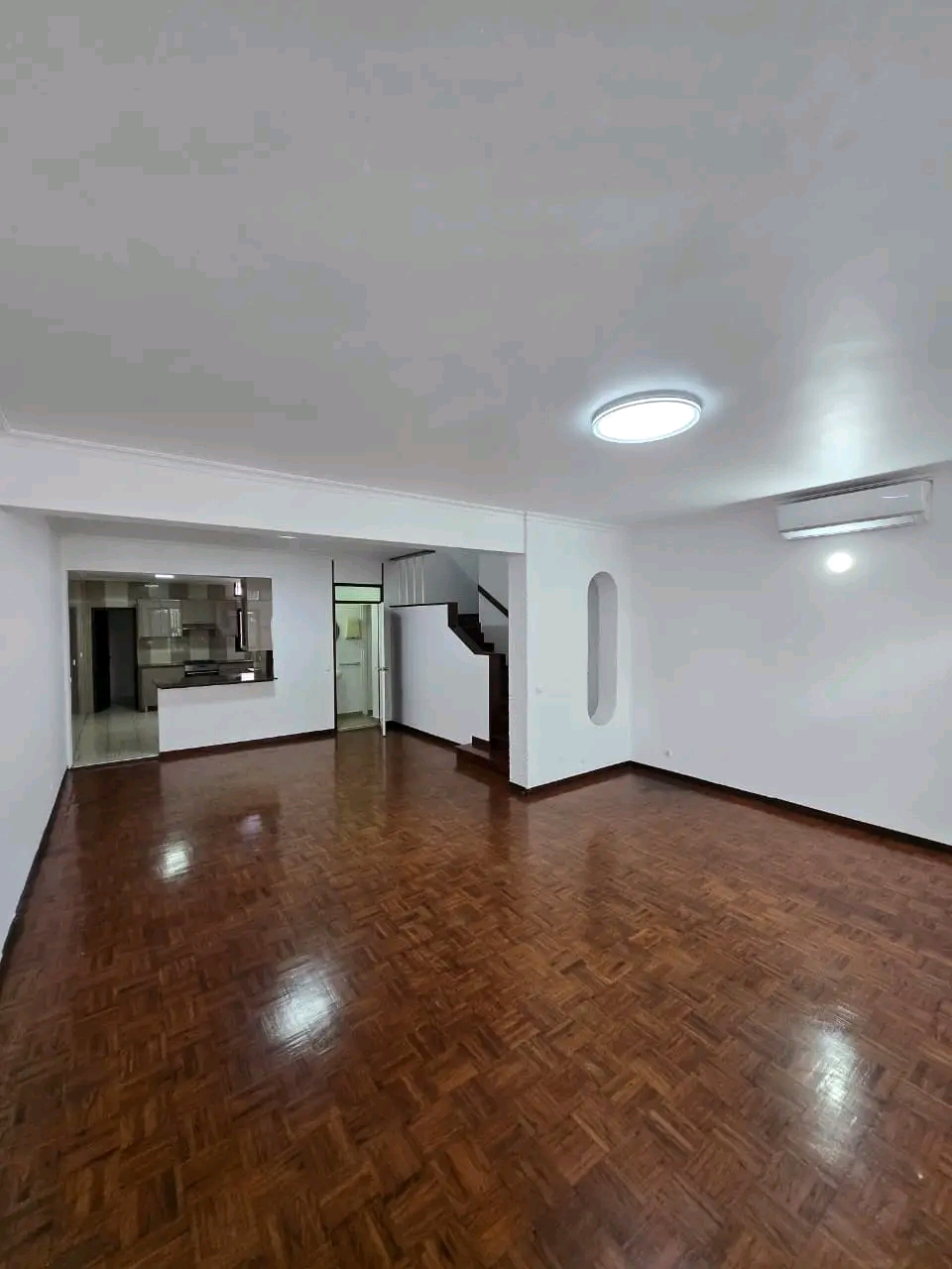 Arrendar: Deslumbrante Moradia Duplex T4 na Coop