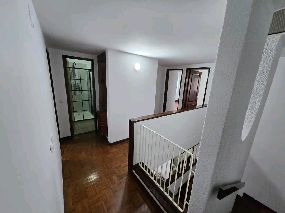 Arrendar: Deslumbrante Moradia Duplex T4 na Coop