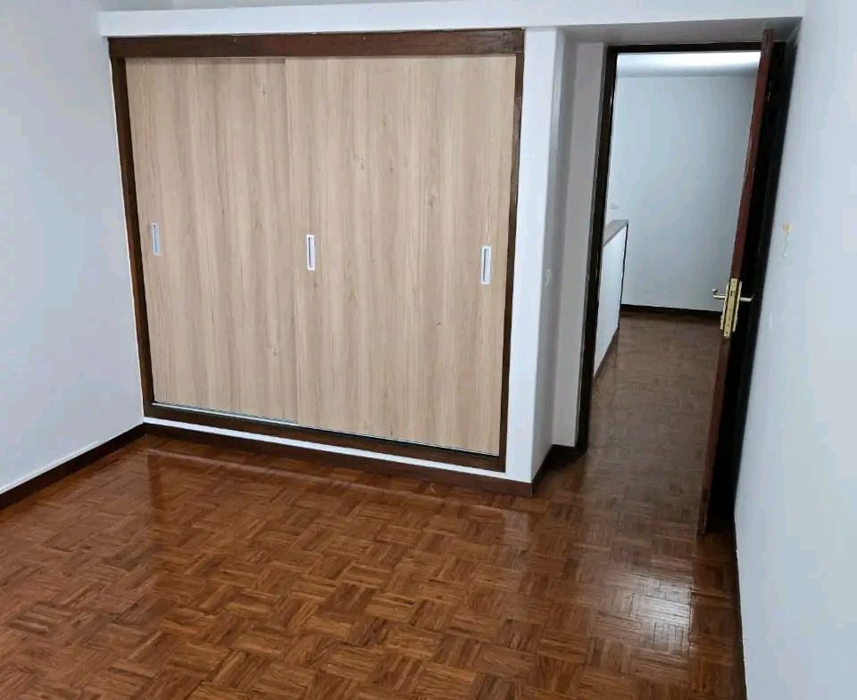 Arrendar: Deslumbrante Moradia Duplex T4 na Coop