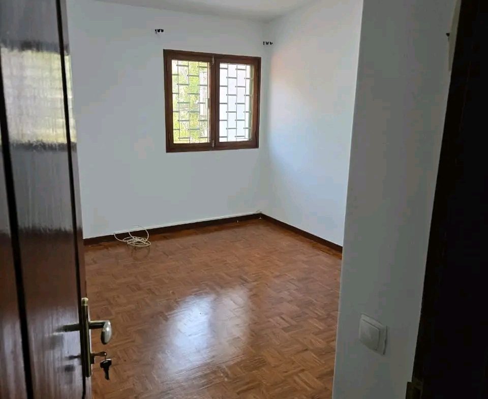 Arrendar: Deslumbrante Moradia Duplex T4 na Coop