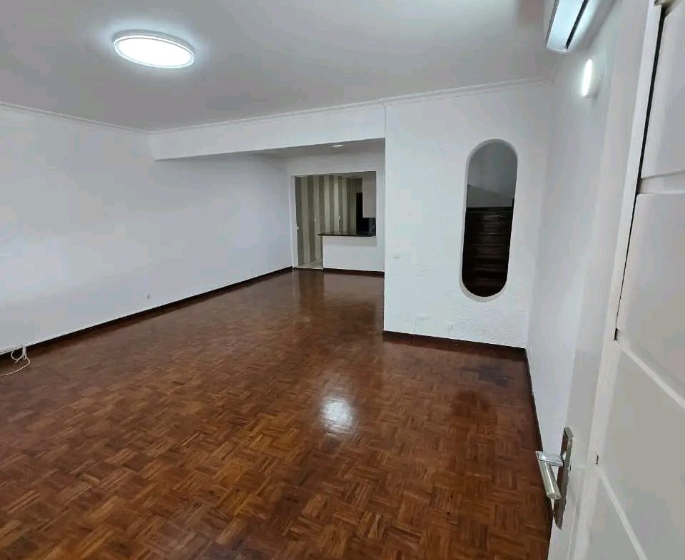 Arrendar: Deslumbrante Moradia Duplex T4 na Coop