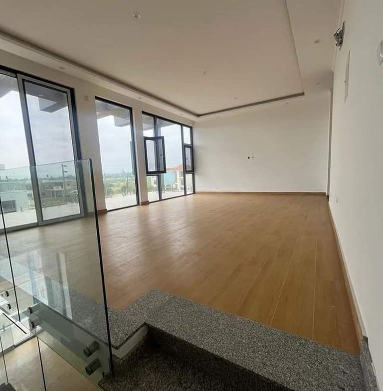 Vender: Moradia T5 de Luxo No Triunfo Novo