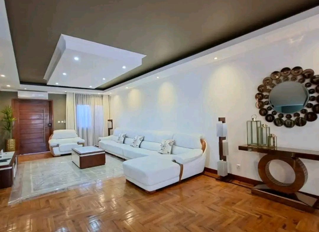Vender: Moradia T4 Luxuoso No Triunfo Novo