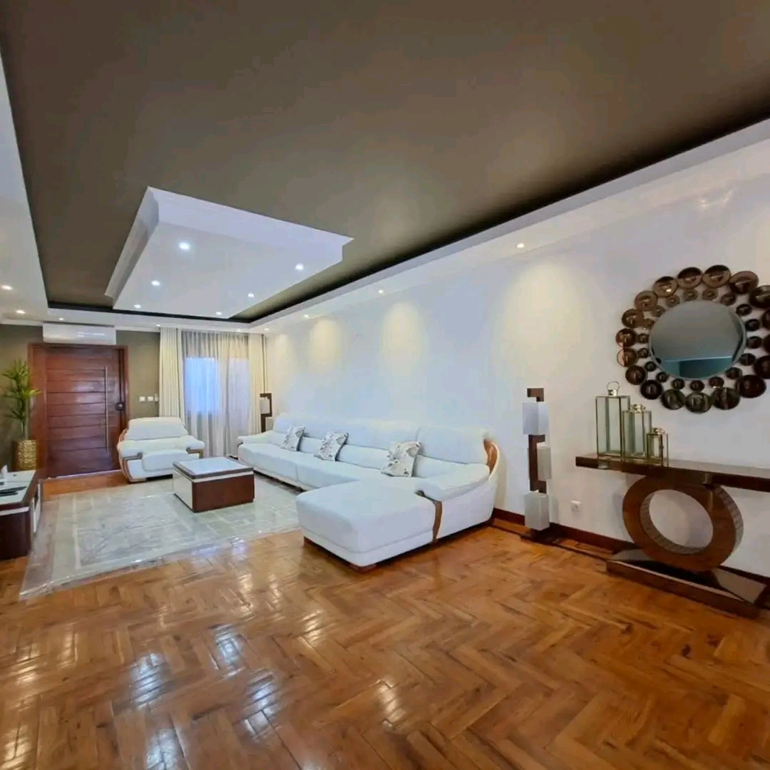 1002736011 Vender: Moradia T4 Luxuoso No Triunfo Novo