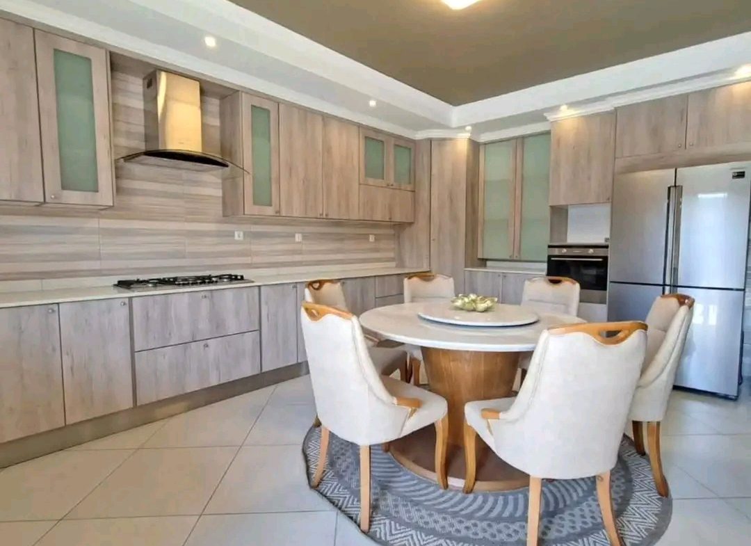 Vender: Moradia T4 Luxuoso No Triunfo Novo