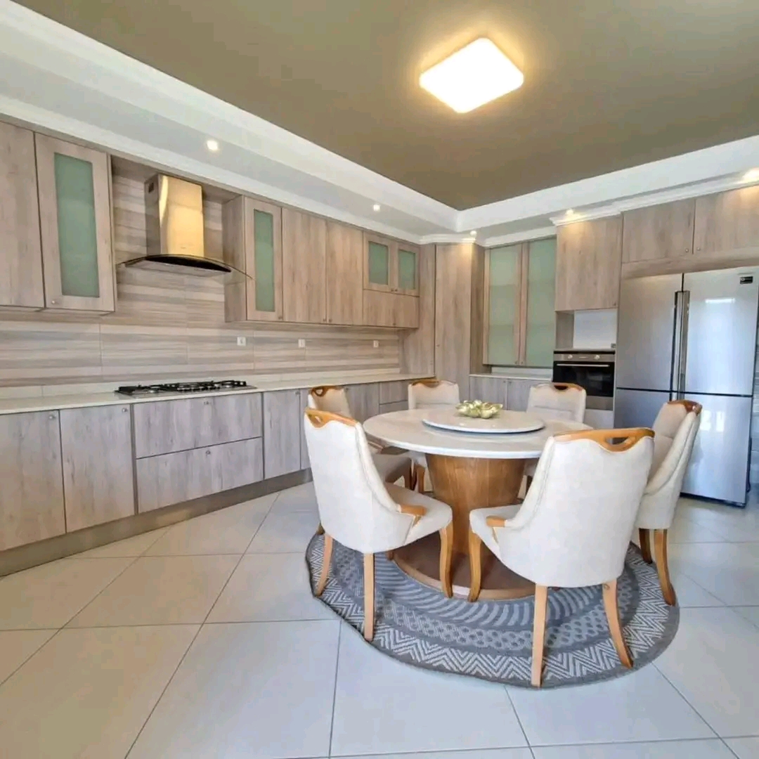 1002736017 Vender: Moradia T4 Luxuoso No Triunfo Novo