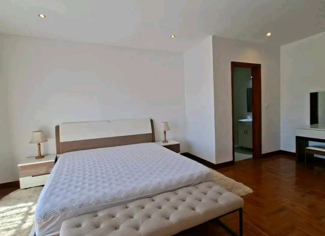 Vender: Moradia T4 Luxuoso No Triunfo Novo