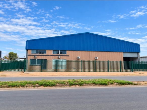 Vender: Armazém na Cidade de Maputo