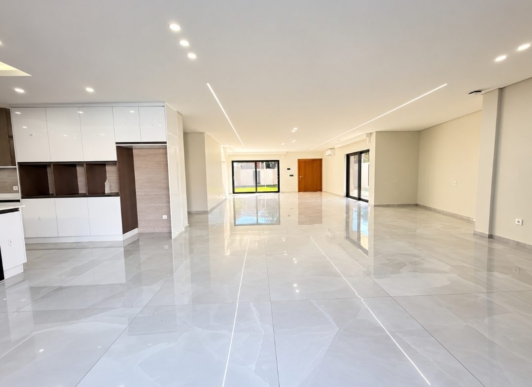 Vender: Moradia T4 Na Sommerschield 1