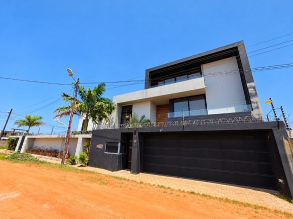 Vender: Moradia T4 Na Costa do Sol- Mapulene