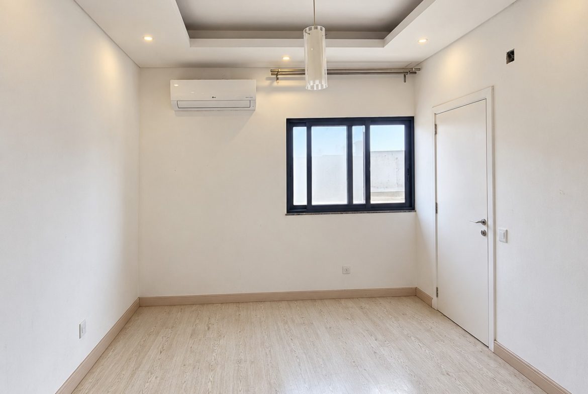 Vender: Moradia T5 No Triunfo Novo