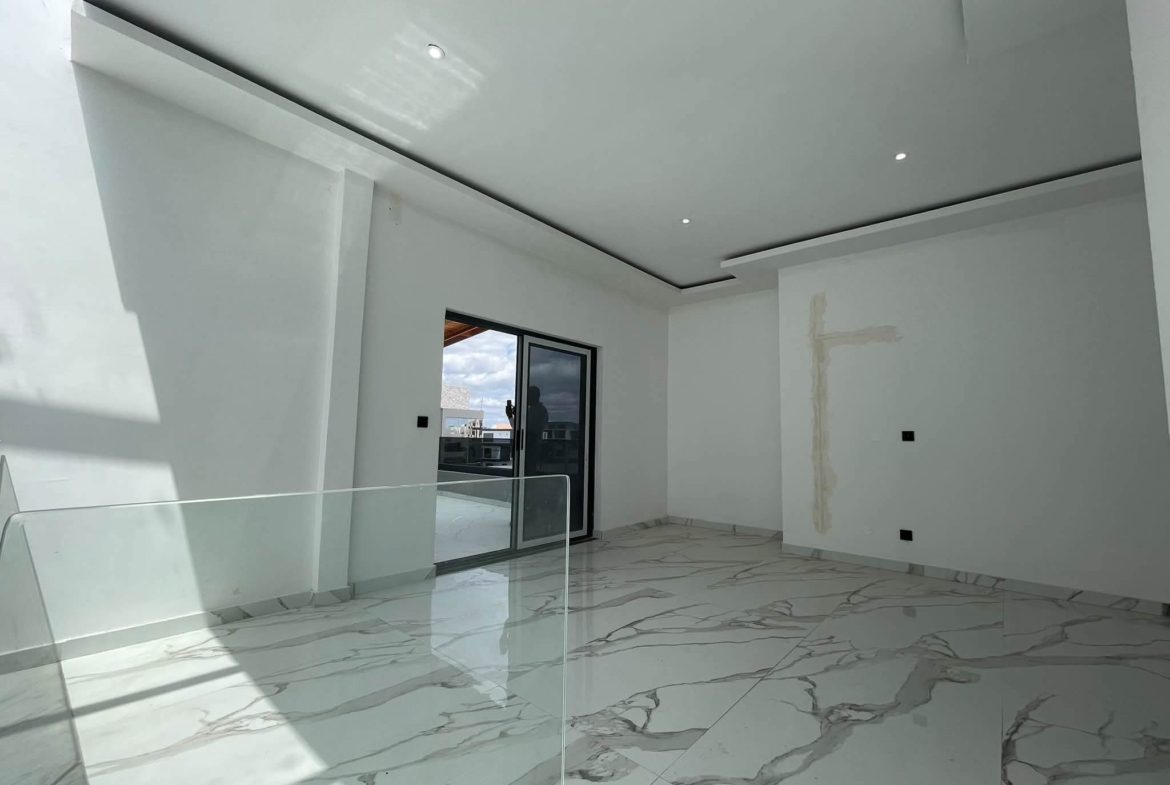 Vender: Moradia T4 no Triunfo Novo