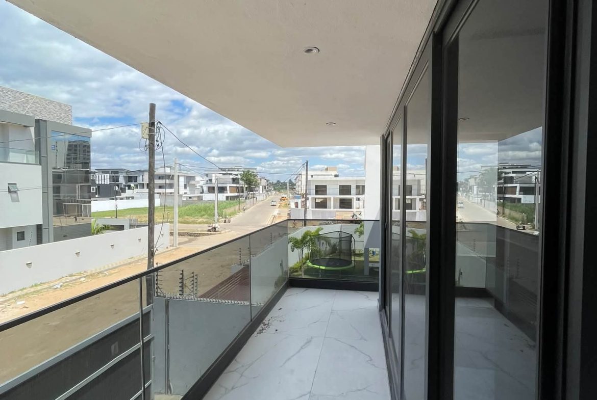 Vender: Moradia T4 no Triunfo Novo